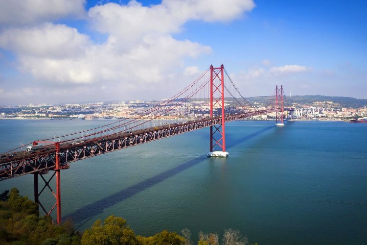 Puente de 25 de Abril, Lisboa, Portugal