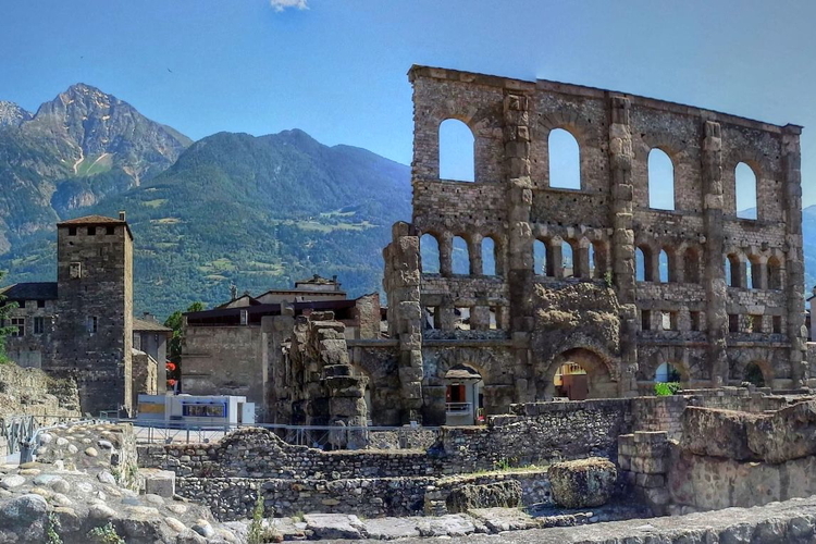 Ruinas teatro Aosta, Italia