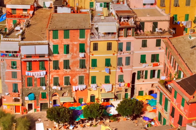 Calle principal de Vernazza, Cinque Terre, Italia