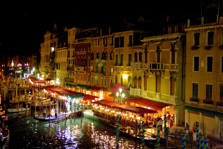 Gran Canal de noche, Venecia, Italia