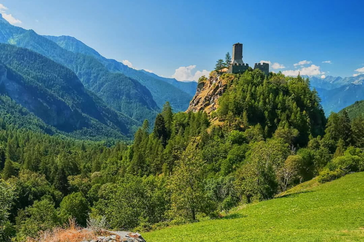 Castillo de Graines, Aosta, Italia