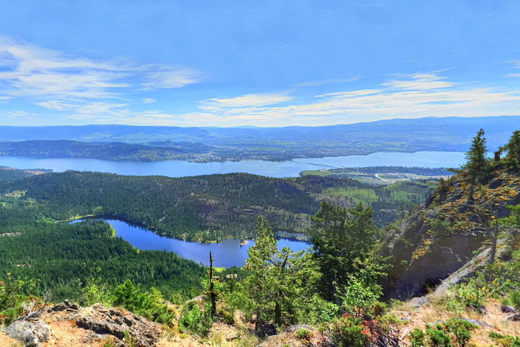 Vista de Kelowna y Okanagan Lake, British Columbia, Canada