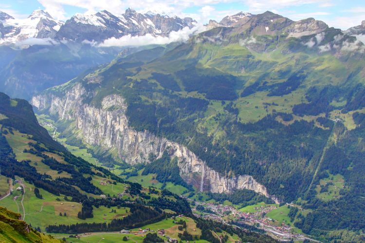 Vista del valle de Lauterbrunnen, Suiza