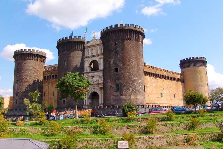 Castillo en Nápoles, Italia