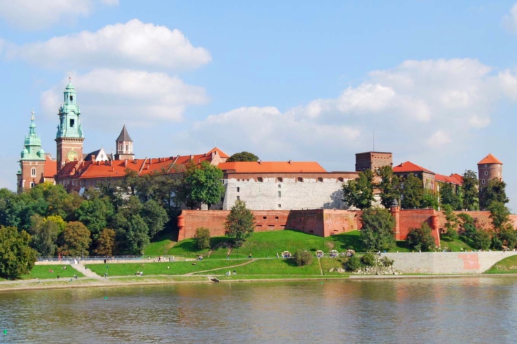 Vista del castillo desde el Vístula, Cracovia, Polonia