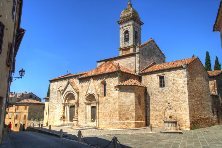 Iglesia en San Quirico d'Orcia, Toscana, Italia