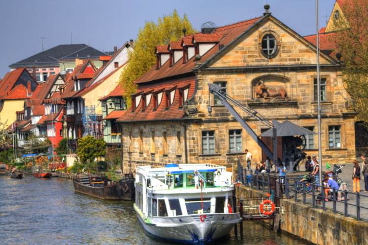 Grúa y embarcadero en Bamberg, Franconia, Baviera, Alemania