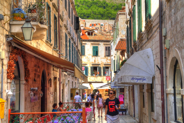 Calle de la zona vieja de Dubrovnik, Croacia