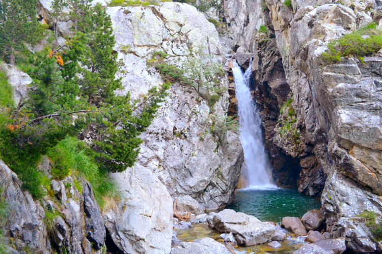 Cascada subida Ibones Azules, Huesca, Pirineos