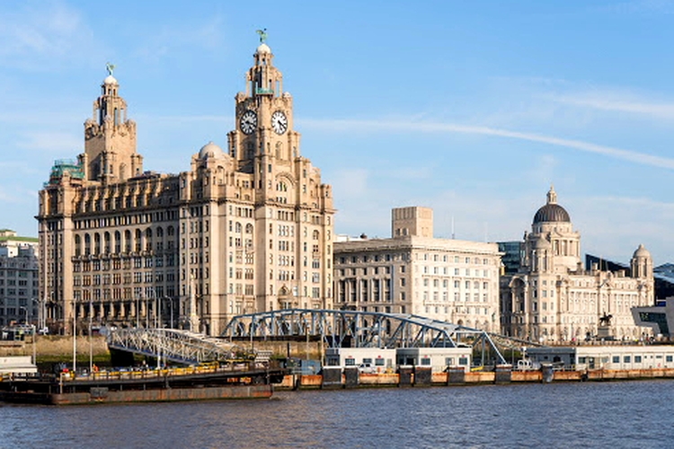 Vistas de Liverpool desde el río Mersey. Inglaterra, Reino  Unido