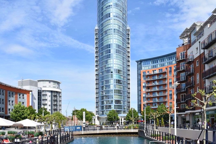 Zona de Gunwharf en Portsmouth, Inglaterra