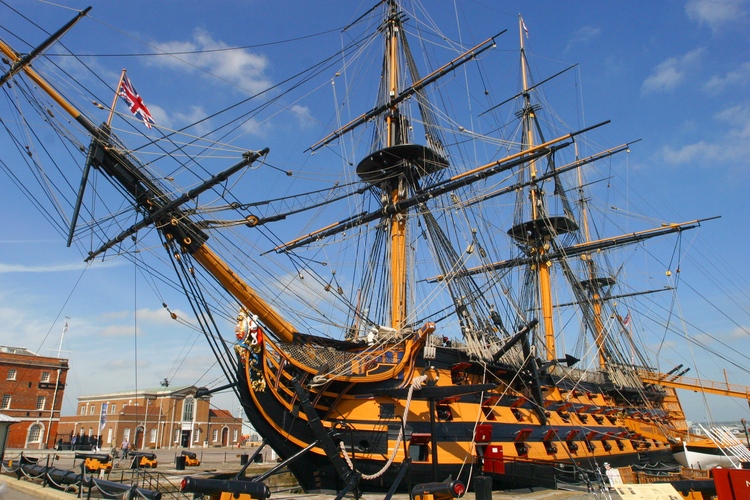 HMS Victory en el puerto de Portsmouth, Inglaterra