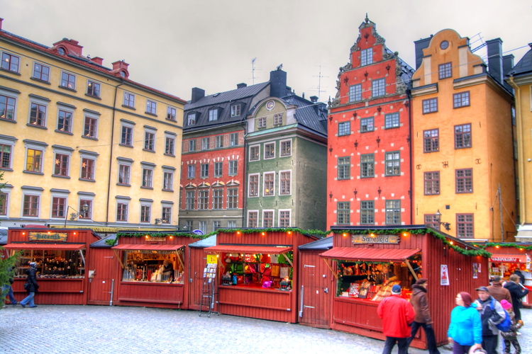 Mercadillo navideño en la plaza de Stortorget