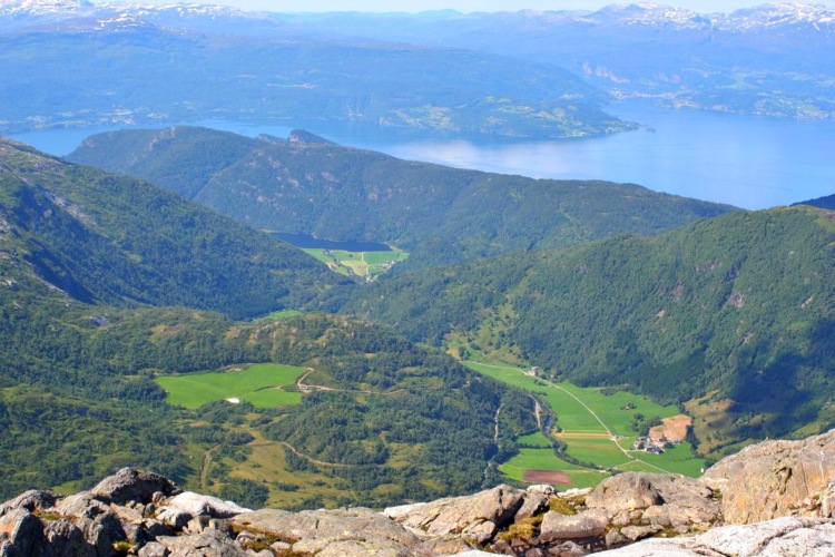 Vistas desde Saksaklepp, Noruega, Fiordos
