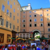 Calle del Altstadt, Salzburgo, Austria